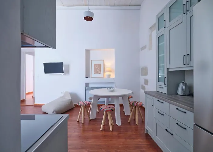 Retreat - The Door * Páros