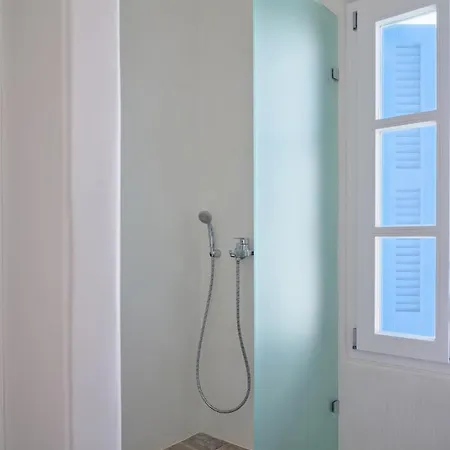 Retreat - The Door * Parikia (Paros)